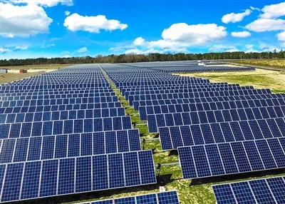 Hybridná slnečná sústava s výkonom 100 kW